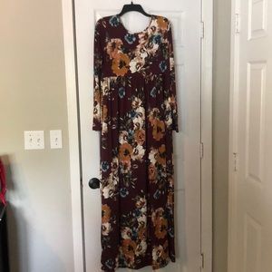 Gorgeous floral long-sleeved maxi